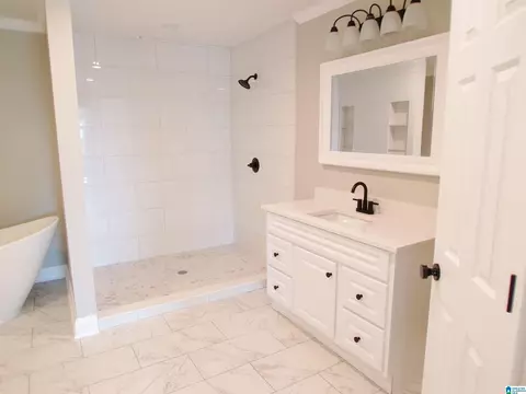 Bath - 7 Christopher Way, Anniston, AL 36207 photo 2 of 23