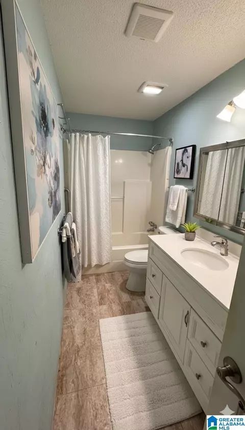 Bath - 2505 Springview Dr, Jasper, AL 35504 photo 1 of 2