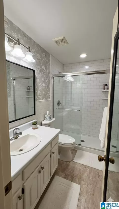 Bath - 2505 Springview Dr, Jasper, AL 35504 photo 2 of 2