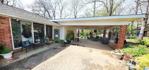 1504 Rainbow Cir, Anniston, AL 36207