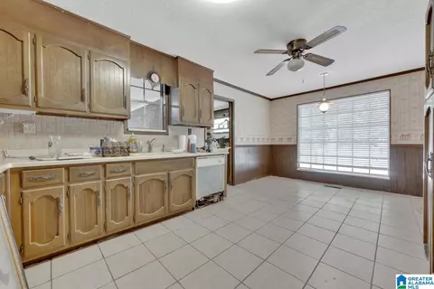 Kitchen - 1366 Red Valley Rd, Remlap, AL 35133 photo 2 of 3