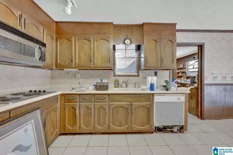 Kitchen - 1366 Red Valley Rd, Remlap, AL 35133 photo 3 of 3