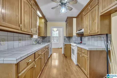 Kitchen - 5113 Sutherland Rd, Mount Olive, AL 35117 photo 2 of 4