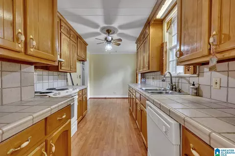 Entry Way - 5113 Sutherland Rd, Mount Olive, AL 35117 photo 2 of 5