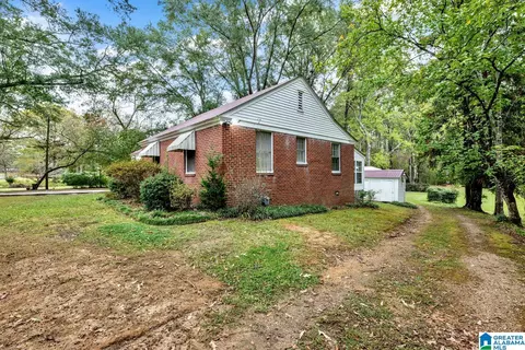 Exterior - 5113 Sutherland Rd, Mount Olive, AL 35117 photo 5 of 14