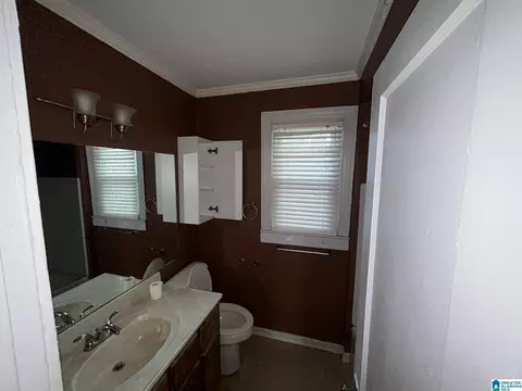 Bath - 1601 Graymont Ave W, Birmingham, AL 35208 photo 1 of 5