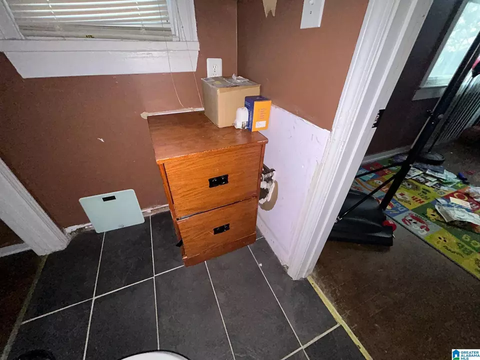 Entry Way - 1601 Graymont Ave W, Birmingham, AL 35208 photo 4 of 5