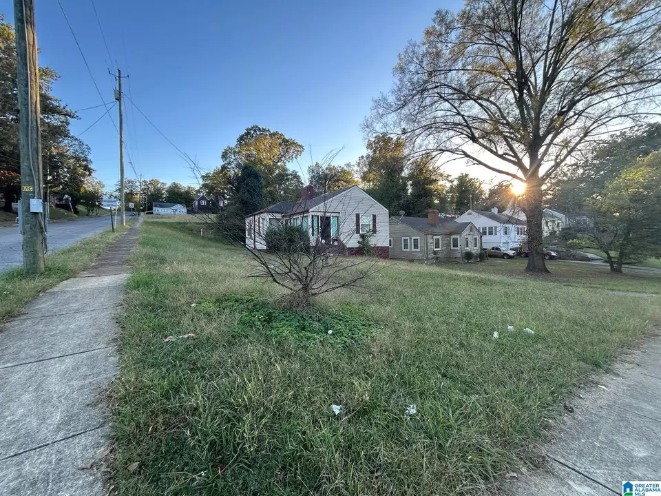 Exterior - 1601 Graymont Ave W, Birmingham, AL 35208 photo 10 of 11