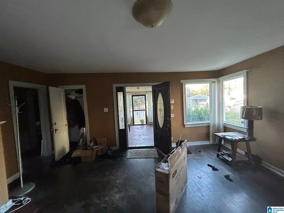 Entry Way - 1601 Graymont Ave W, Birmingham, AL 35208 photo 5 of 5
