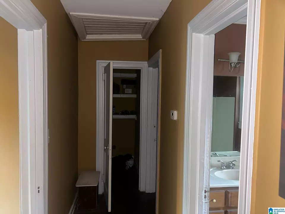 Entry Way - 1601 Graymont Ave W, Birmingham, AL 35208 photo 3 of 5