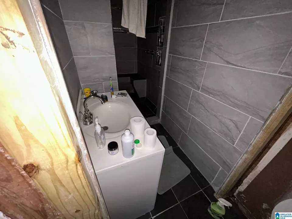 Bath - 1601 Graymont Ave W, Birmingham, AL 35208 photo 5 of 5