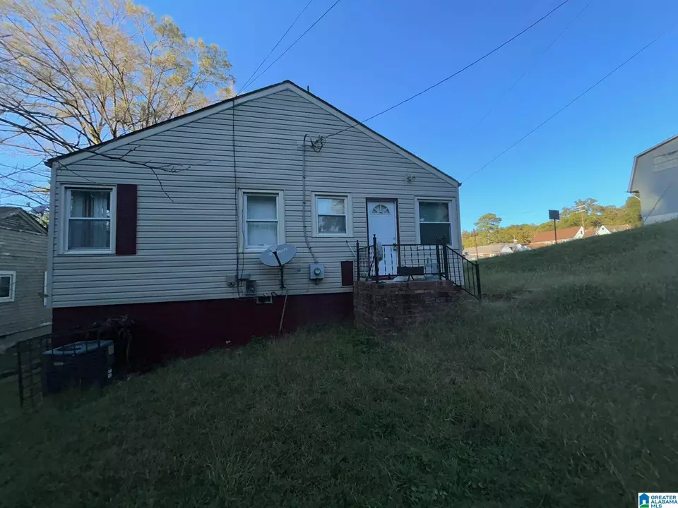 Exterior - 1601 Graymont Ave W, Birmingham, AL 35208 photo 4 of 11