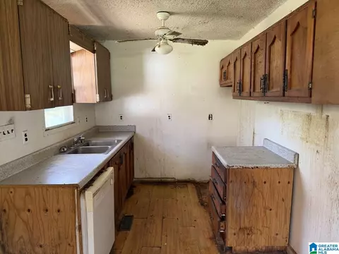 Kitchen - 8269 River Rd, Warrior, AL 35180 photo 1 of 1