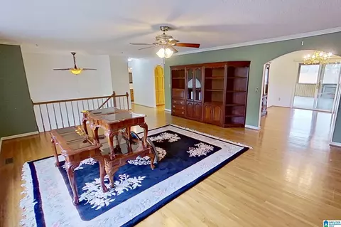 Living - 100 Tomahawk Cir, Pelham, AL 35124 photo 2 of 8