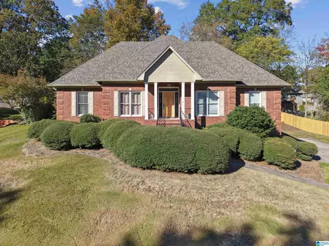 305 Roundabout Dr, Trussville, AL 35173