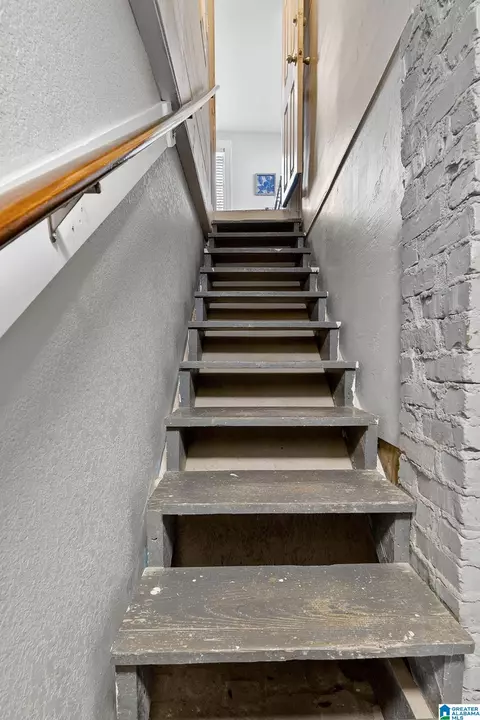 Entry Way - 320 E 22nd St, Anniston, AL 36207 photo 3 of 3