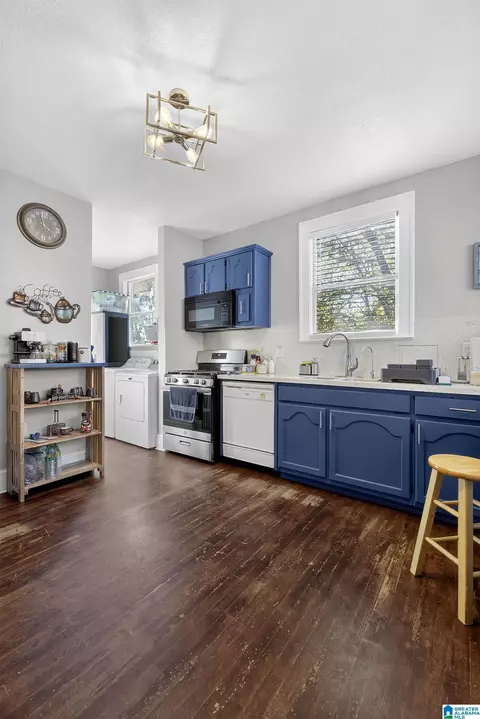 Kitchen - 320 E 22nd St, Anniston, AL 36207 photo 5 of 7