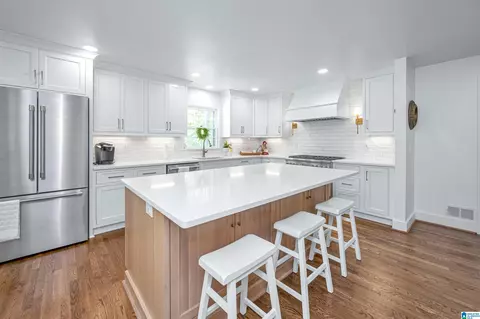 7050 Greenwood Ln, Leeds, AL 35094