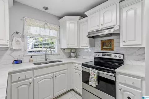 318 Cherokee Dr, Trussville, AL 35173