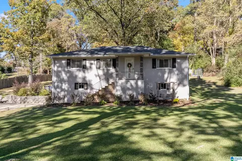 318 Cherokee Dr, Trussville, AL 35173