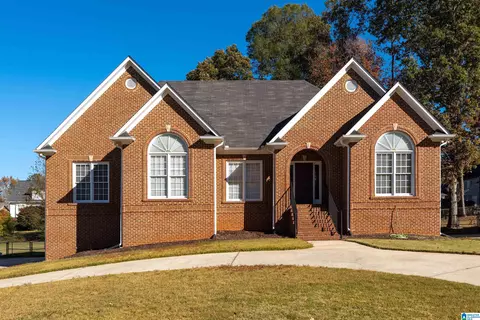6927 Woodvale Ln, Trussville, AL 35173
