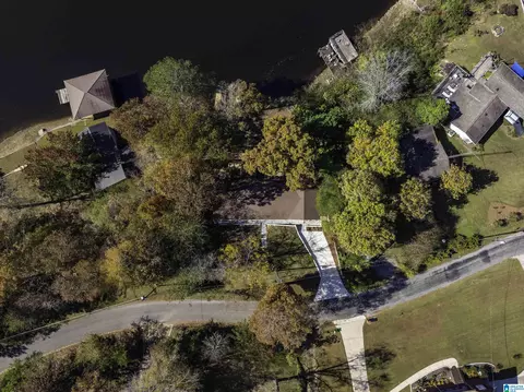 332 Lakeshore Ln, Oneonta, AL 35121