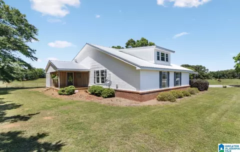 Exterior - 1235 3rd St, Clanton, AL 35045 photo 6 of 8