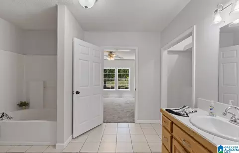 Entry Way - 1235 3rd St, Clanton, AL 35045 photo 4 of 4