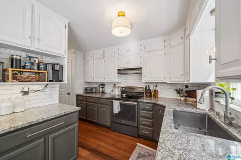 Kitchen - 6038 Springview Dr, Mount Olive, AL 35117 photo 4 of 6