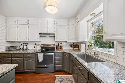 Kitchen - 6038 Springview Dr, Mount Olive, AL 35117 photo 3 of 6