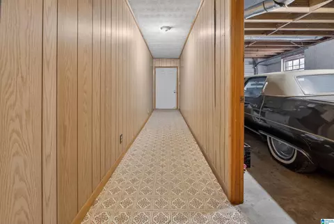 Entry Way - 4863 Eulaton Rd, Anniston, AL 36201 photo 6 of 8