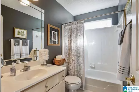Bath - 101 Devonshire Pl, Pelham, AL 35124 photo 2 of 2