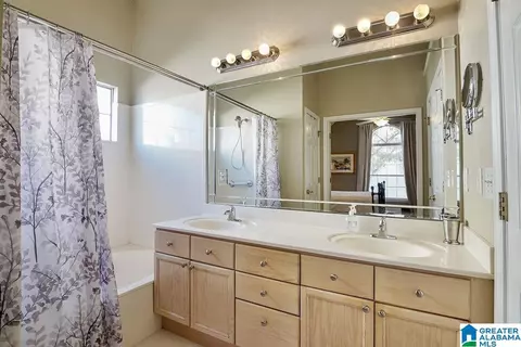 Bath - 101 Devonshire Pl, Pelham, AL 35124 photo 1 of 2