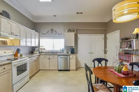 Kitchen - 101 Devonshire Pl, Pelham, AL 35124 photo 1 of 2