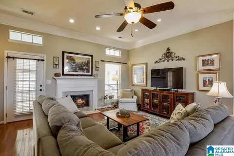 Living - 101 Devonshire Pl, Pelham, AL 35124 photo 2 of 2