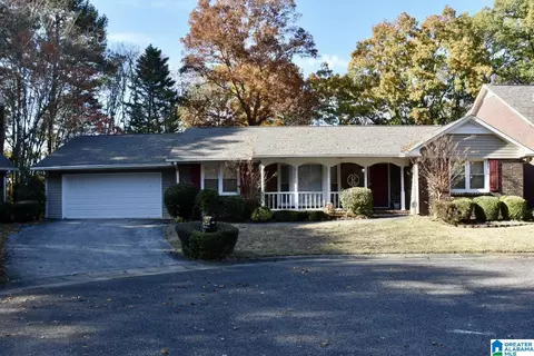 1610 Berry Knl, Birmingham, AL 35226