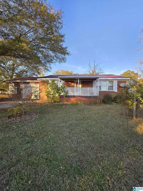 547 Lakewood Dr, Weaver, AL 36277