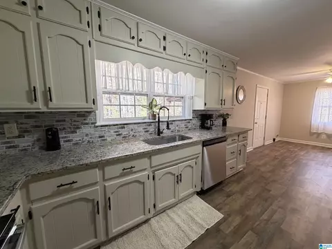 Kitchen - 700 Thomas Rd, Warrior, AL 35180 photo 5 of 6