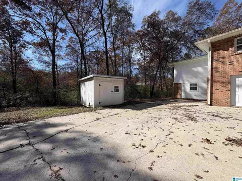 Exterior - 700 Thomas Rd, Warrior, AL 35180 photo 4 of 5
