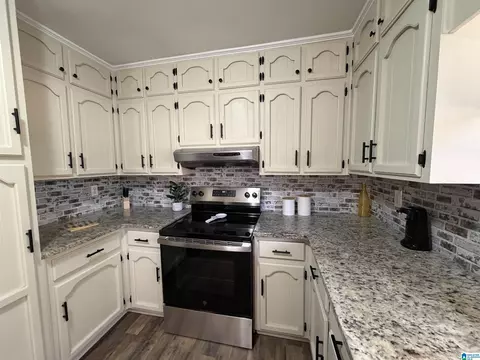 Kitchen - 700 Thomas Rd, Warrior, AL 35180 photo 4 of 6