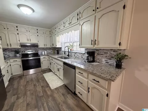 Kitchen - 700 Thomas Rd, Warrior, AL 35180 photo 1 of 6
