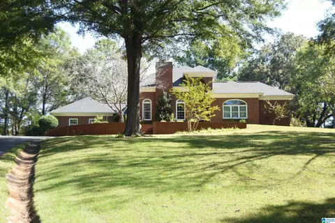 810 Dearmanville Dr N, Anniston, AL 36207