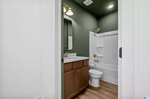 Bath - 4901 Michael Dr, Dora, AL 35062 photo 2 of 4