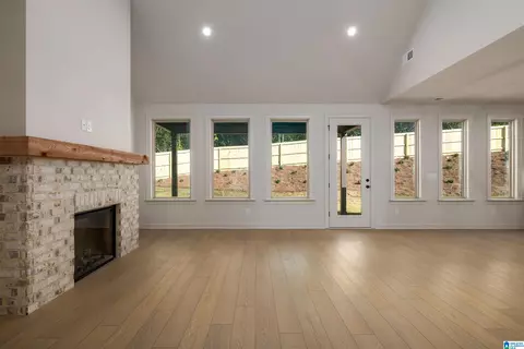 Living - 8415 Daniel Trl, Dora, AL 35062 photo 2 of 5