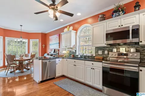 Kitchen - 240 Silverleaf Dr, Pelham, AL 35124 photo 4 of 5