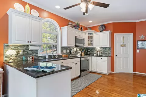 Kitchen - 240 Silverleaf Dr, Pelham, AL 35124 photo 2 of 5