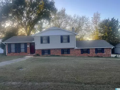 1426 Edgefield Ln, Hueytown, AL 35023