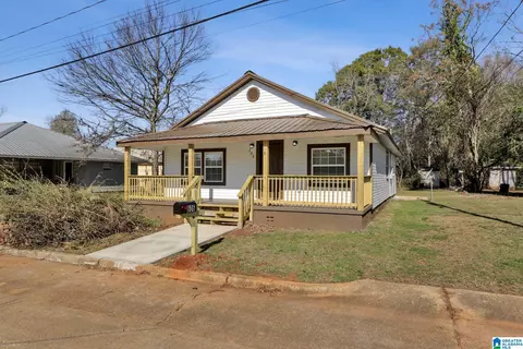 606 W Pine St, Sylacauga, AL 35150