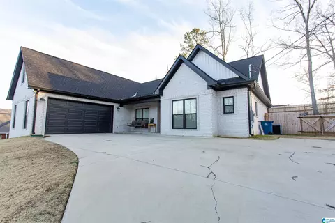 605 Remington Ct, Jacksonville, AL 36265