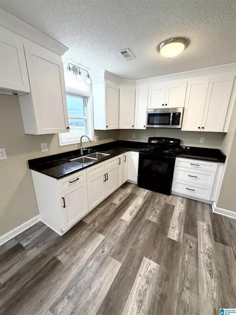 Kitchen - 100 Mims Cir, Clanton, AL 35045 photo 1 of 1